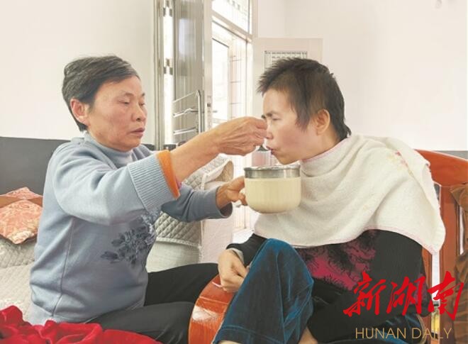湖南好人 | 守护植物人儿媳逾十四载
