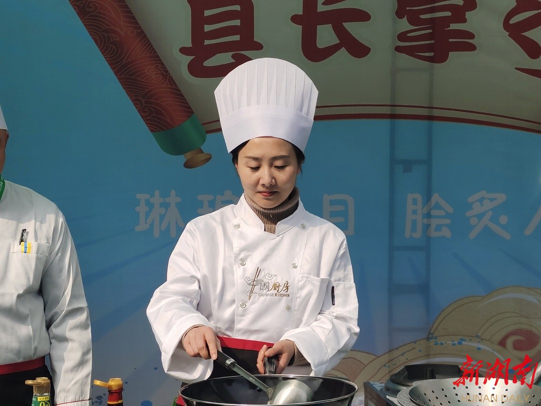 芥菜之恋⑭丨女县长当大厨！芥菜宴好韵味